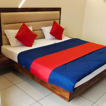 Hotel Kailash Virpur Екстер'єр фото